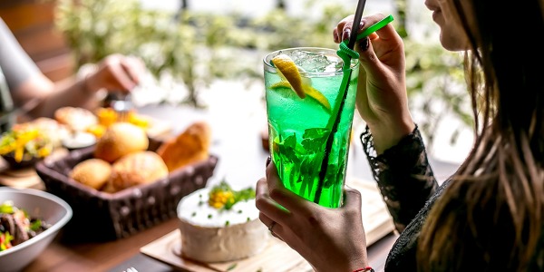 Comment organiser un cocktail en extérieur réussi ?