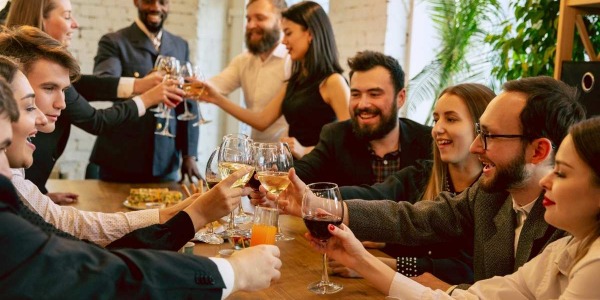 Organiser une soirée d'entreprise réussie : le guide complet